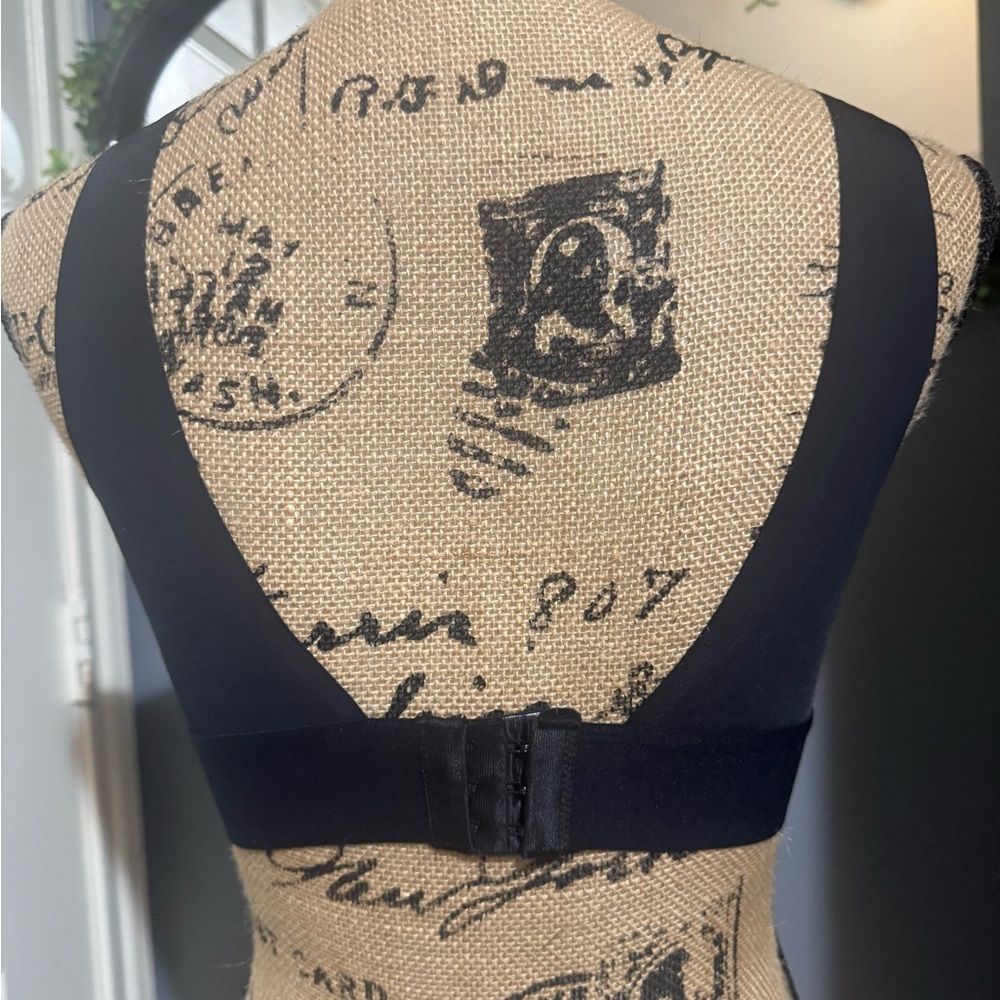Black Deep V-Neck Bralette - Picture 8 of 8
